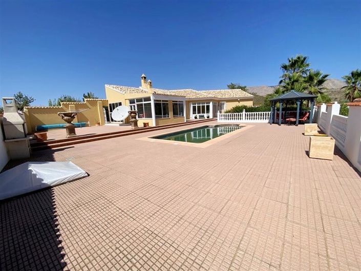 Image No.2-3 Bed Villa for sale