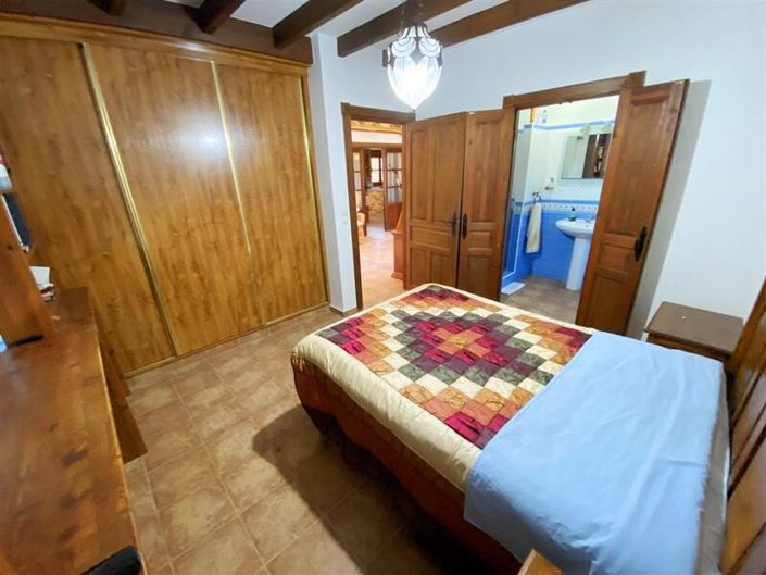 Image No.18-4 Bed Villa for sale