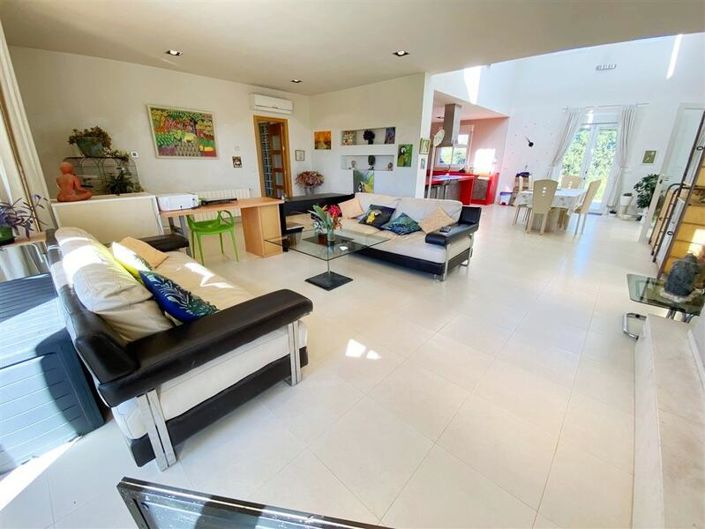 Image No.3-3 Bed Villa for sale