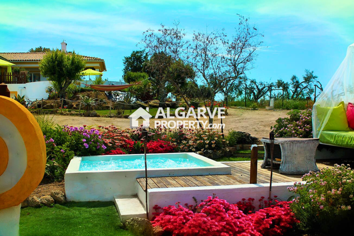 Image No.15-9 Bed Villa for sale