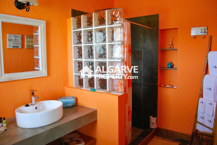 Image No.8-9 Bed Villa for sale