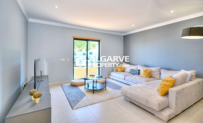 Image No.1-4 Bed Semi-Detached for sale
