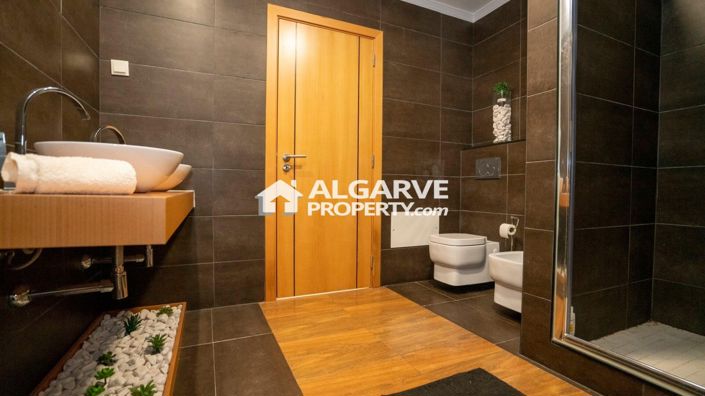 Image No.11-4 Bed Semi-Detached for sale