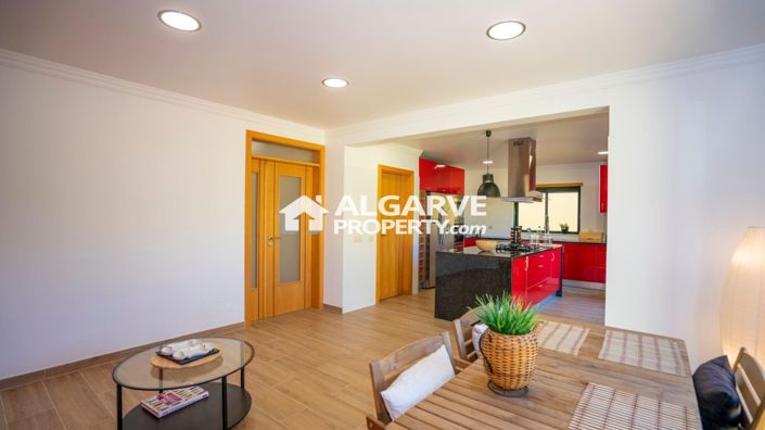 Image No.12-4 Bed Semi-Detached for sale