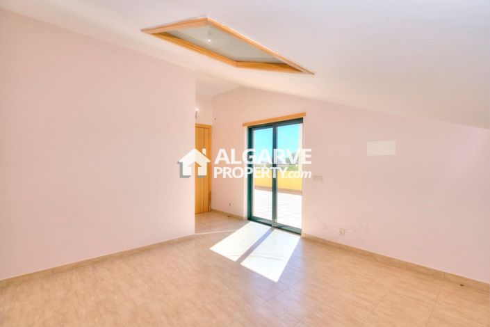 Image No.37-4 Bed Semi-Detached for sale