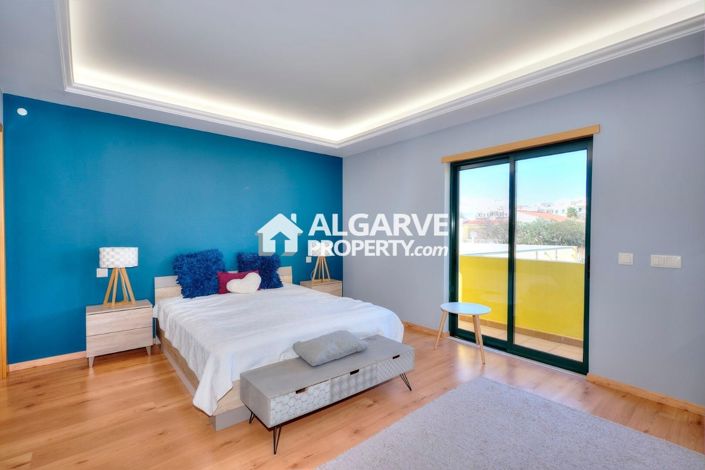 Image No.4-4 Bed Semi-Detached for sale