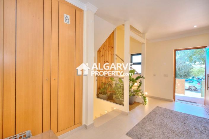 Image No.7-4 Bed Semi-Detached for sale