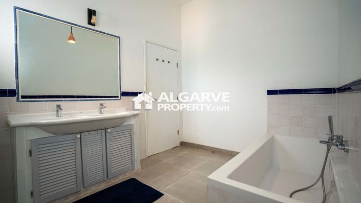 Image No.20-4 Bed Villa for sale