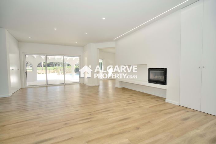 Image No.2-4 Bed Villa for sale