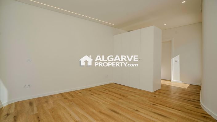 Image No.5-4 Bed Villa for sale