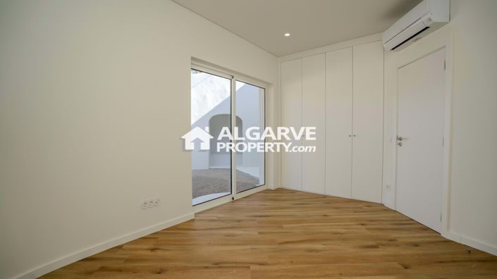 Image No.8-4 Bed Villa for sale