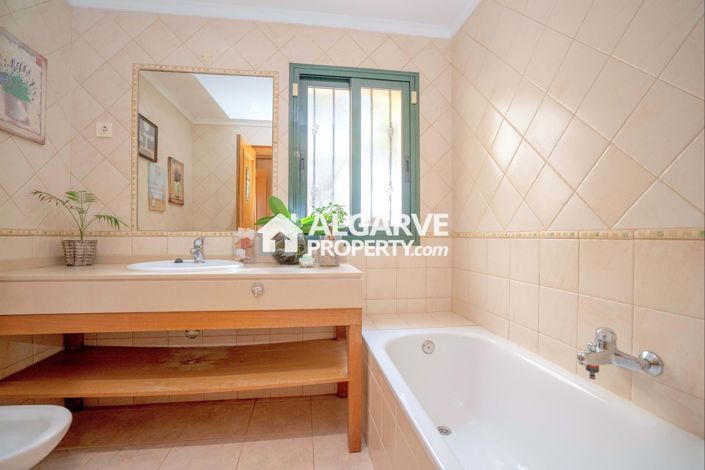 Image No.18-4 Bed Apartment for sale