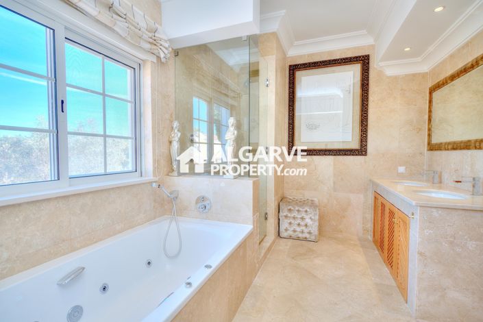 Image No.21-4 Bed Villa for sale