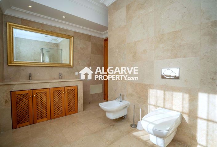 Image No.25-4 Bed Villa for sale