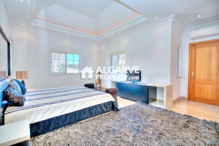 Image No.3-4 Bed Villa for sale