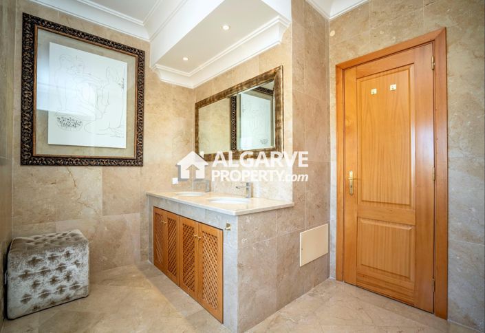 Image No.32-4 Bed Villa for sale