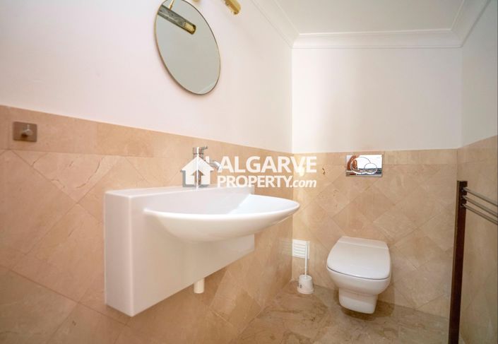 Image No.48-4 Bed Villa for sale