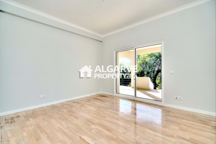 Image No.12-6 Bed Villa for sale