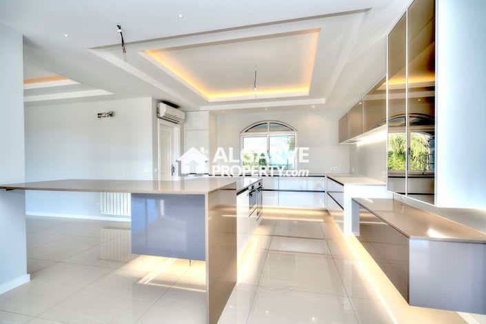 Image No.4-6 Bed Villa for sale