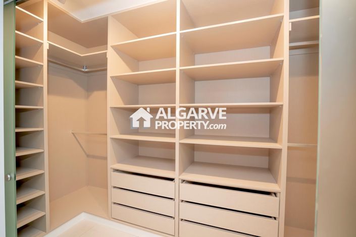 Image No.18-6 Bed Villa for sale