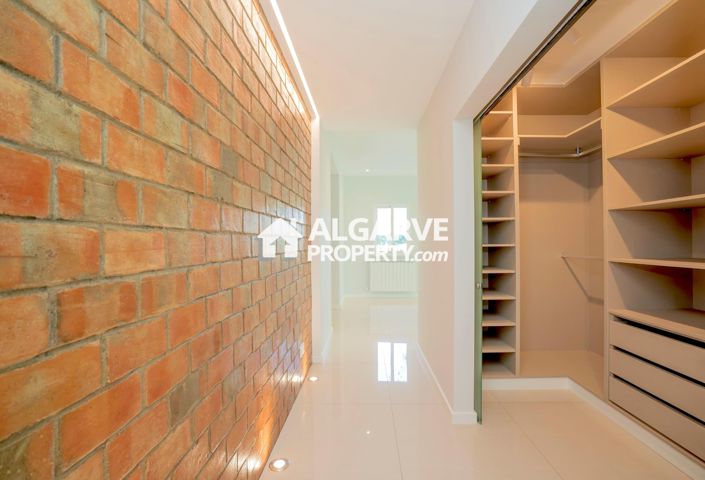 Image No.19-6 Bed Villa for sale