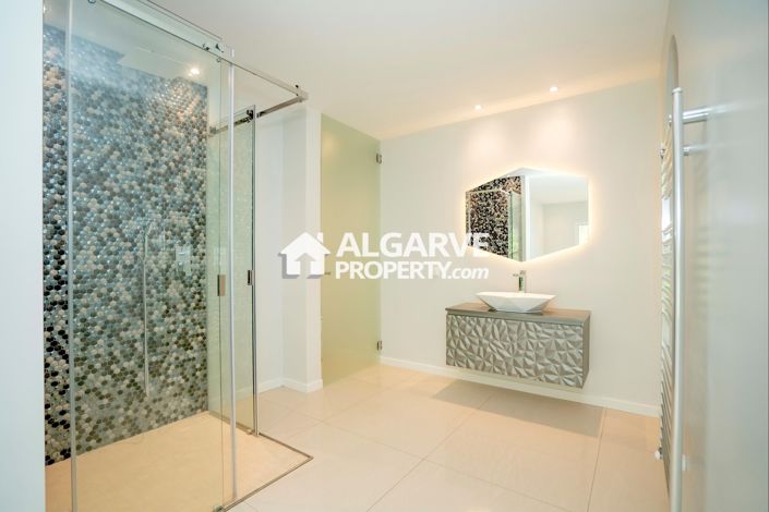 Image No.22-6 Bed Villa for sale