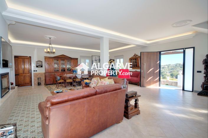 Image No.2-5 Bed Villa for sale