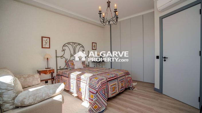 Image No.6-5 Bed Villa for sale