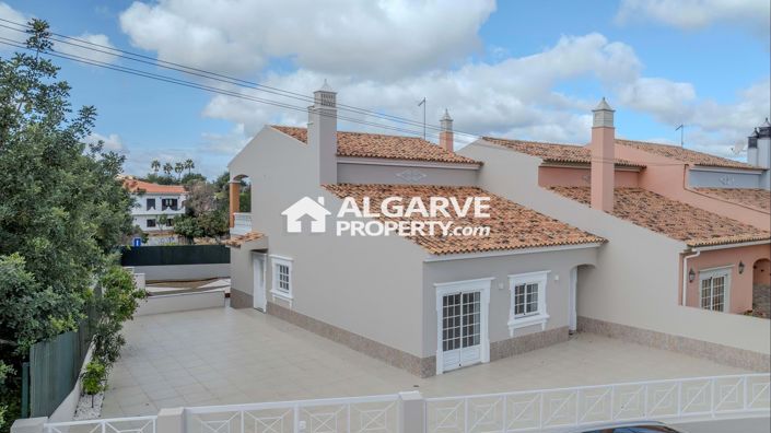 Image No.1-3 Bed Townhouse for sale