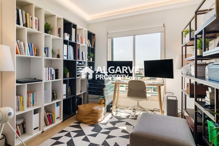 Image No.13-5 Bed Apartment for sale