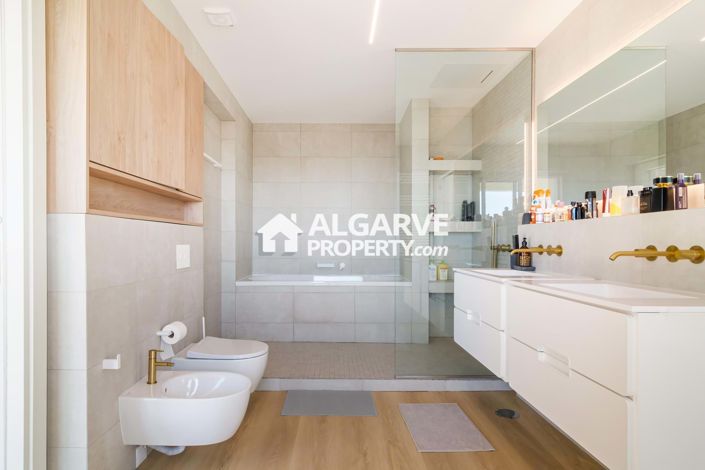 Image No.19-5 Bed Apartment for sale