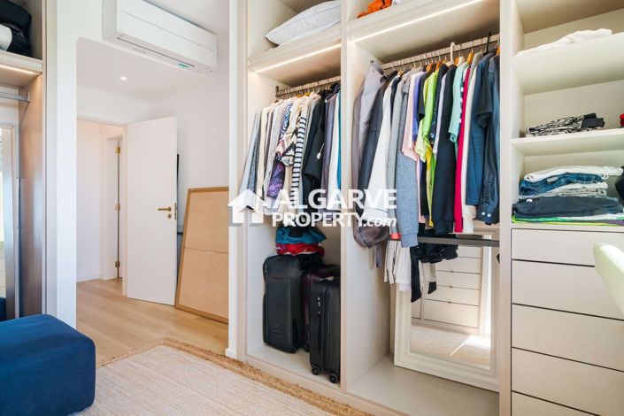 Image No.20-5 Bed Apartment for sale