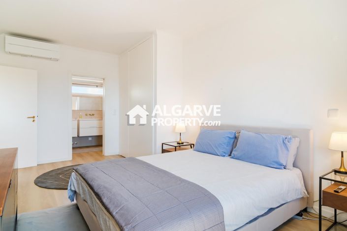 Image No.24-5 Bed Apartment for sale