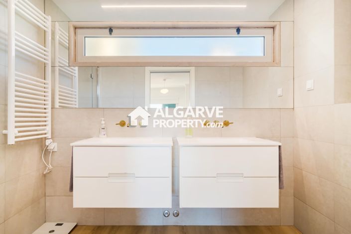 Image No.25-5 Bed Apartment for sale