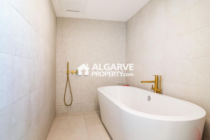 Image No.26-5 Bed Apartment for sale