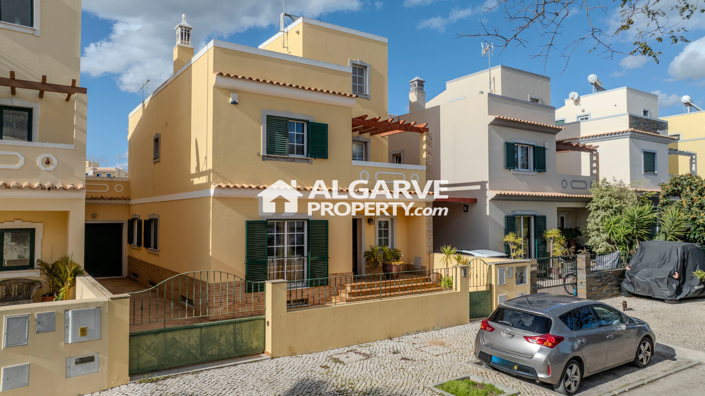 Image No.1-3 Bed Villa for sale