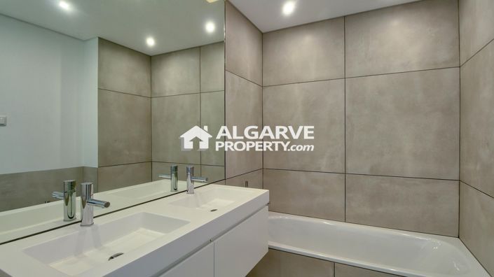 Image No.15-3 Bed Apartment for sale