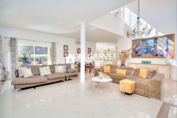 Image No.2-7 Bed Villa for sale