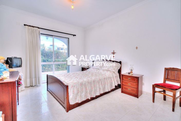 Image No.10-8 Bed Villa for sale