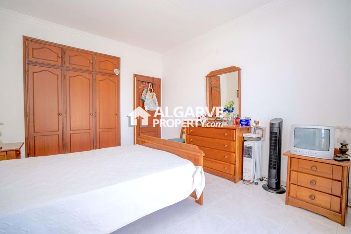 Image No.12-8 Bed Villa for sale