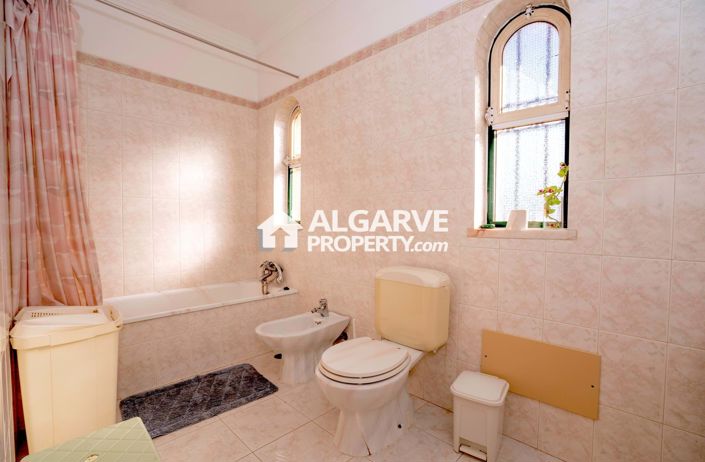 Image No.4-8 Bed Villa for sale