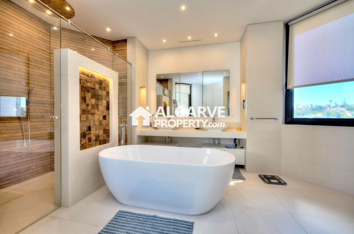 Image No.10-4 Bed Villa for sale