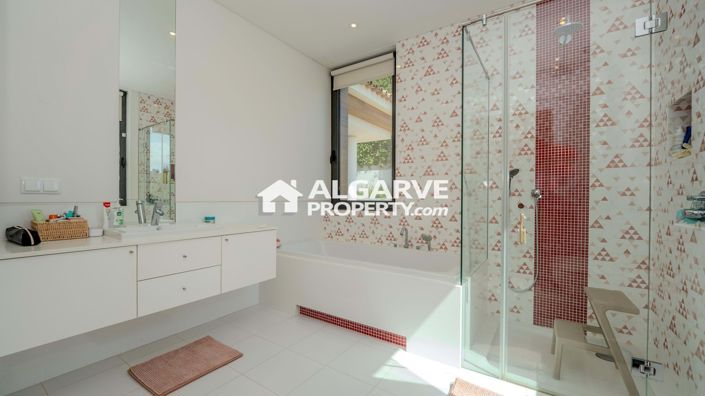 Image No.12-4 Bed Villa for sale