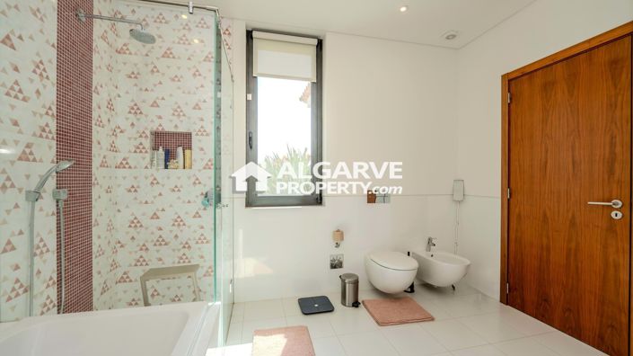 Image No.13-4 Bed Villa for sale