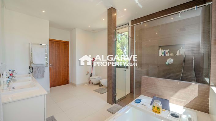 Image No.17-4 Bed Villa for sale