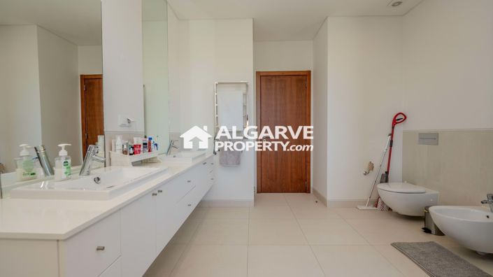 Image No.18-4 Bed Villa for sale