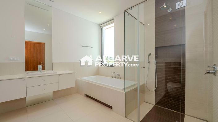 Image No.20-4 Bed Villa for sale