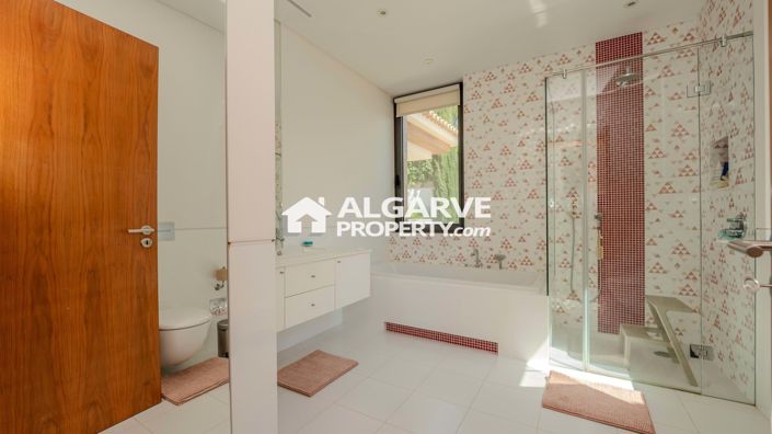 Image No.41-4 Bed Villa for sale