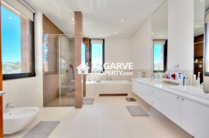 Image No.55-4 Bed Villa for sale