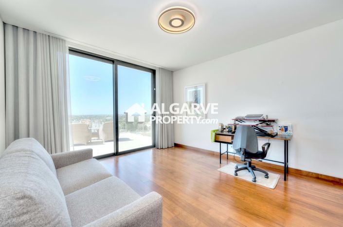 Image No.57-4 Bed Villa for sale